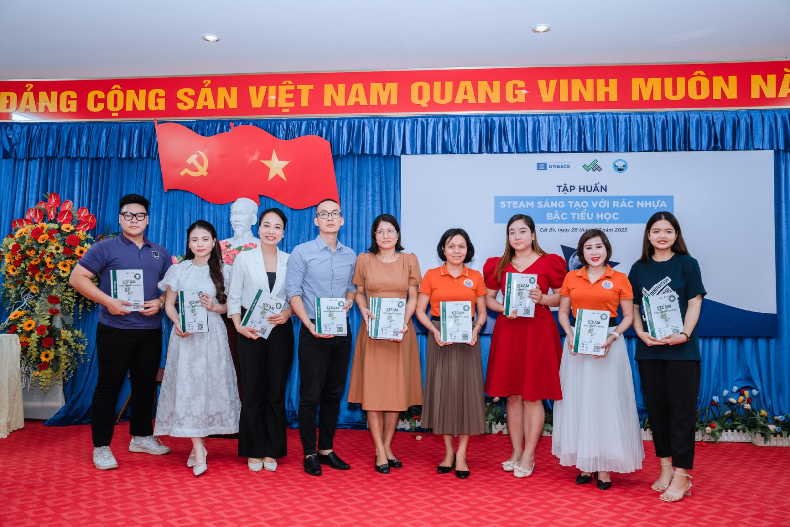 Khoá tập huấn "STEAM sáng tạo với rác nhựa bậc tiểu học"